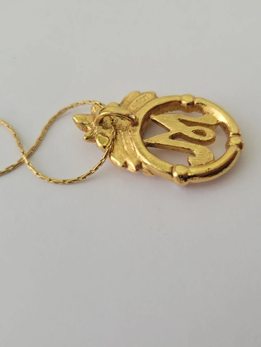 Avon 1980's Gold Tone Victorian Style Rose Faux Pearl Initial M Pendant Necklace